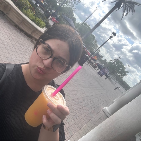 Meet your Posher, Alise - Picture 3 of 9